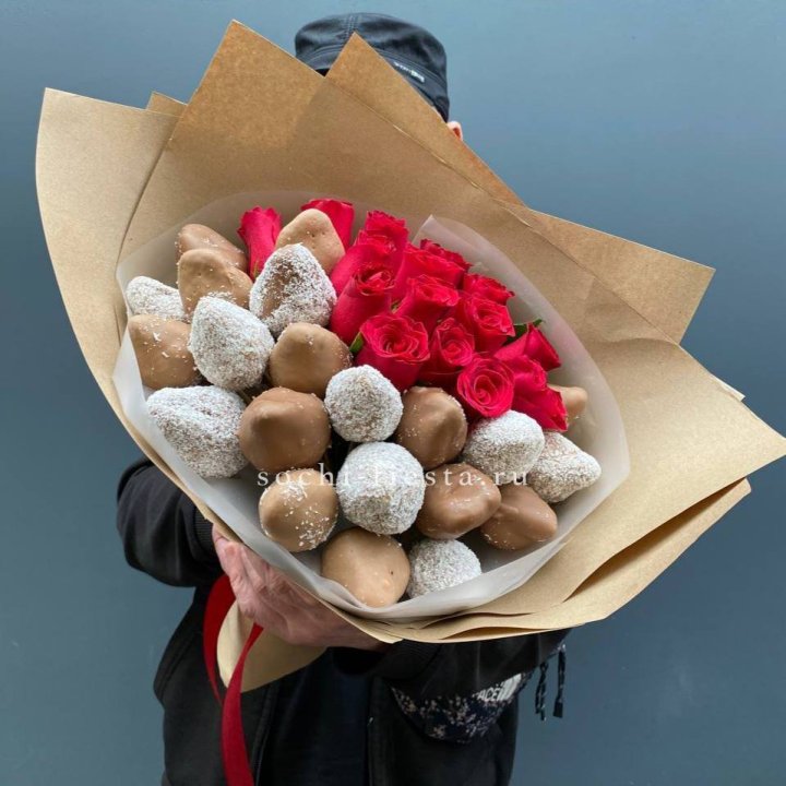 Розы и клубника в шоколаде Мерси в Хабаровске