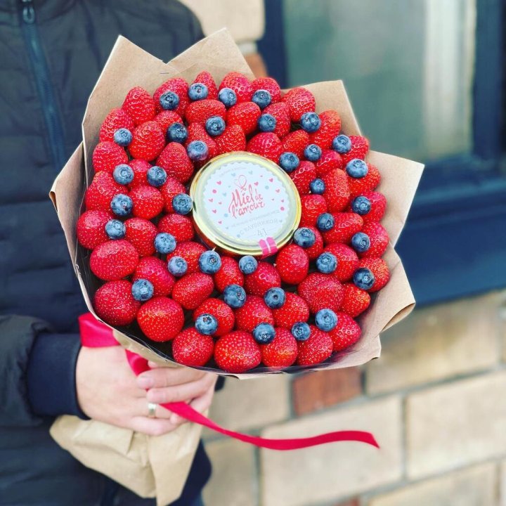 "Клубника и мёд" в Хабаровске