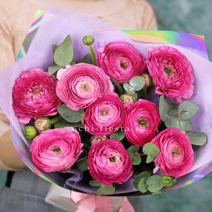 Ранункулюсы с эвкалиптом №2 в Хабаровске