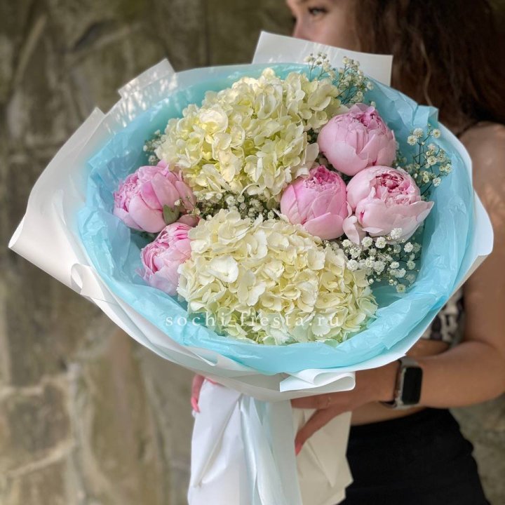 Букет с пионами "Блюсом" в Хабаровске