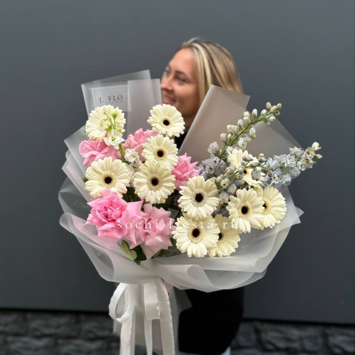 Букет роз и гербер в Хабаровске