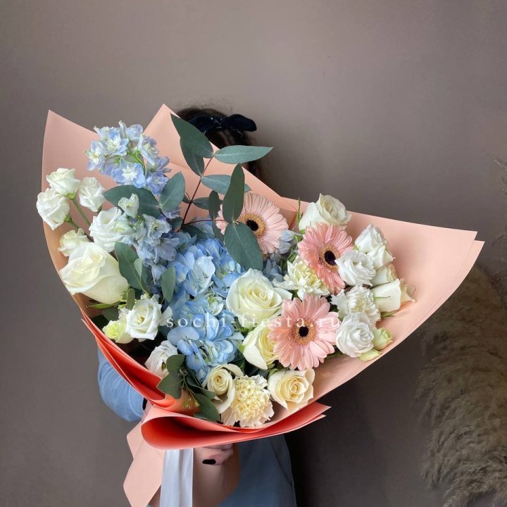  Букет гортензии и роз "Валенсия" в Хабаровске