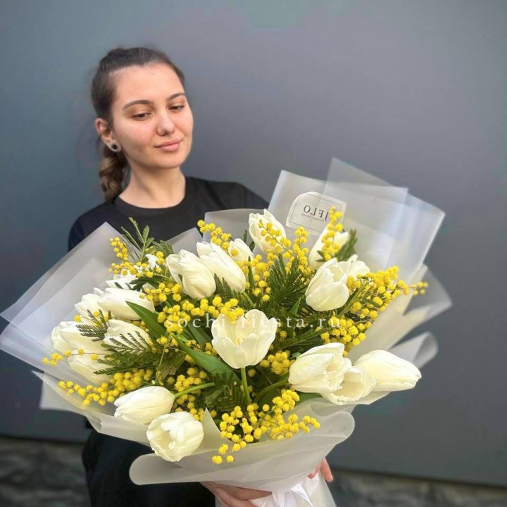 Букет тюльпанов и мимозы в Хабаровске