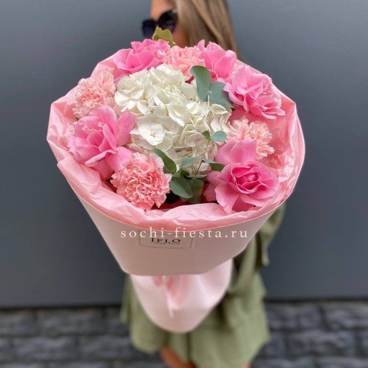  Букет роз и гортензии "Навола" в Хабаровске