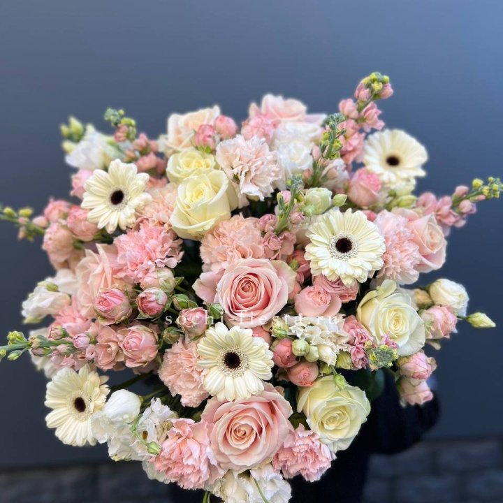 Авторский букет "Нежный" в Хабаровске