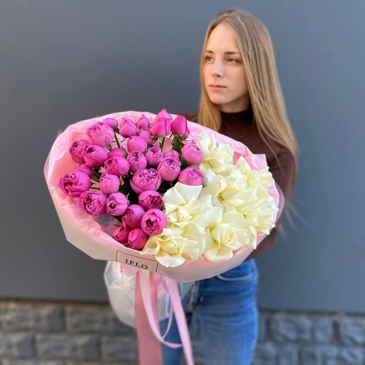 Дуо белых и кустовых роз в Хабаровске