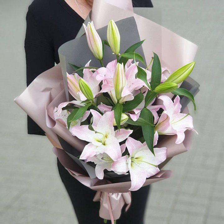 Букет розовых лилий в Хабаровске