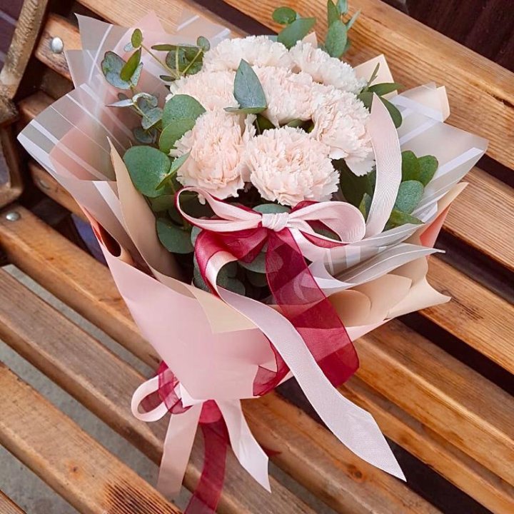 Диантусы с эвкалиптом в Хабаровске