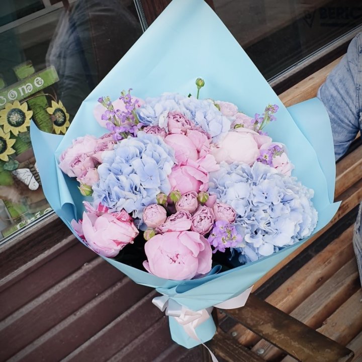 Букет с гортензиями "Блубери" в Хабаровске