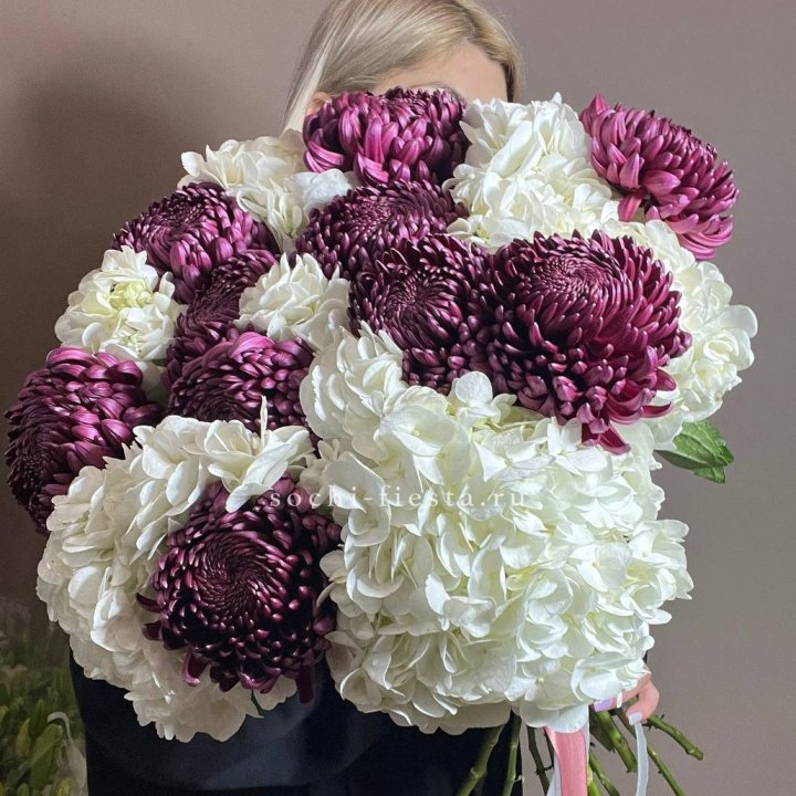 Охапка Бигуди и гортензий в Хабаровске