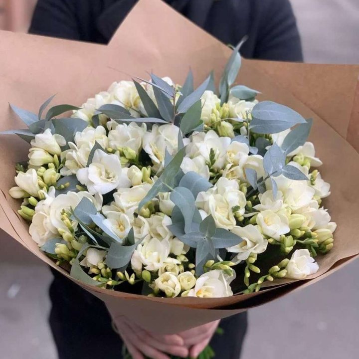 51 фрезия с эвкалиптом в Хабаровске