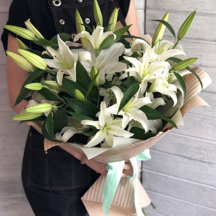 Букет белых лилий в Хабаровске
