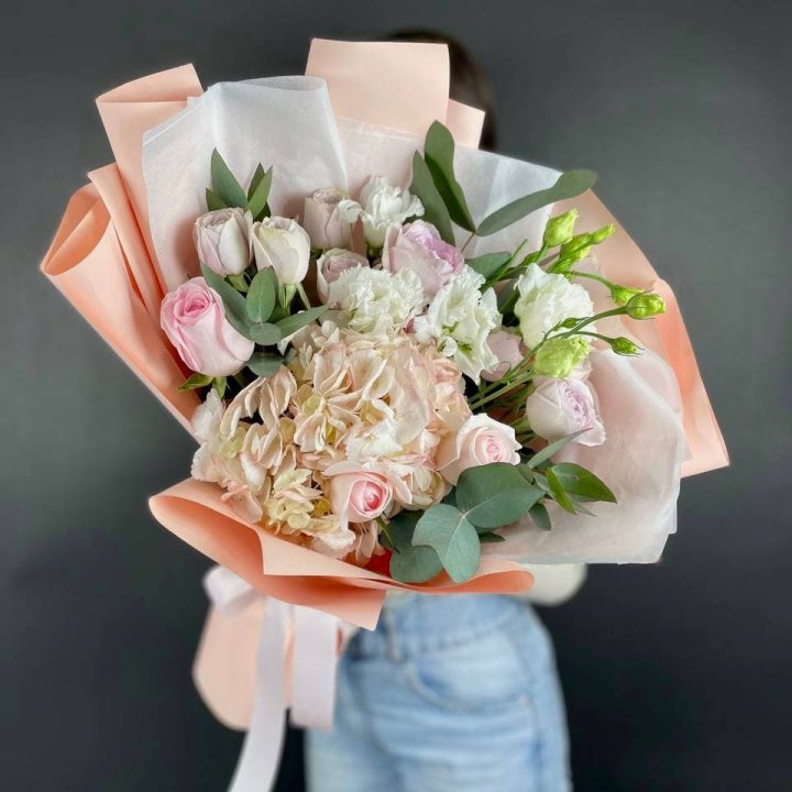 Букет с гортензией "Клодс" в Хабаровске