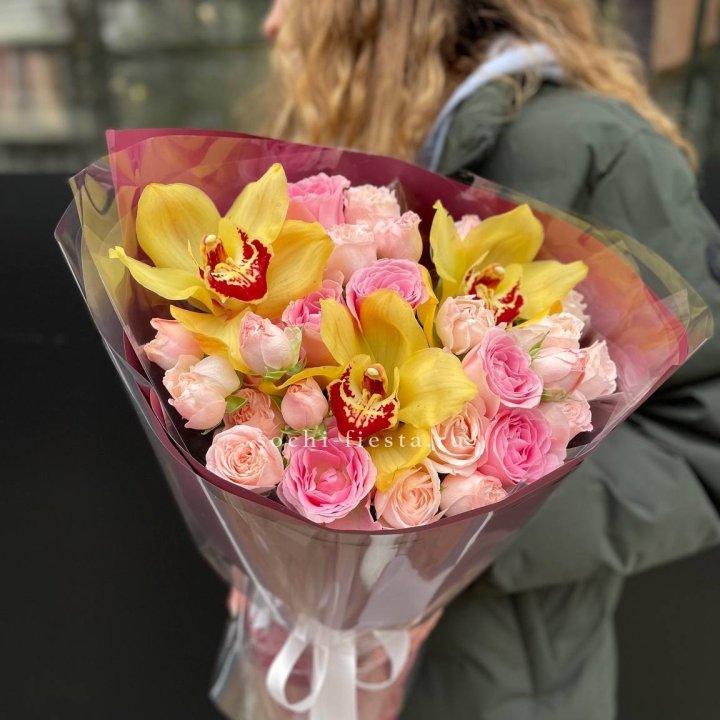  Букет орхидей и роз Есенья в Хабаровске