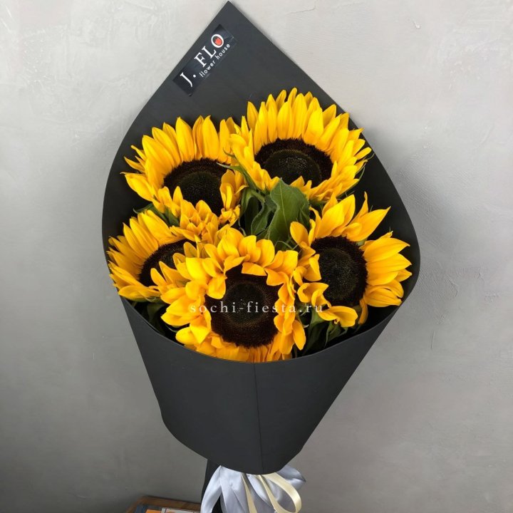 Букет из 5  подсолнухов в Хабаровске
