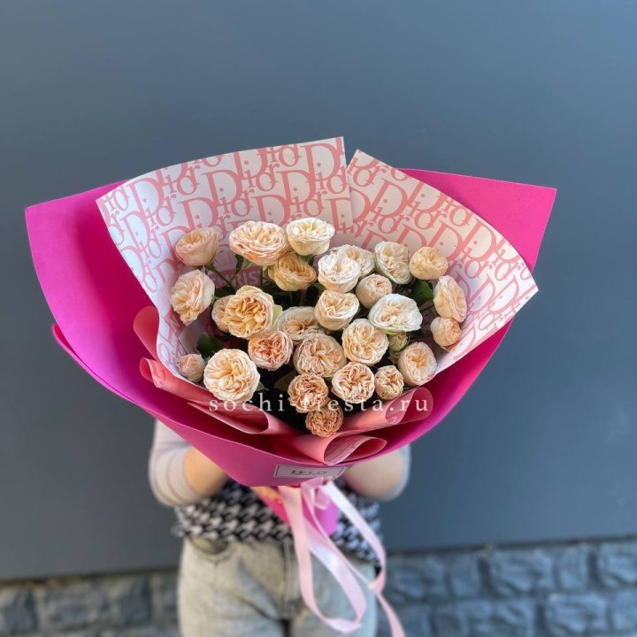 9 пионовидных роз в Хабаровске