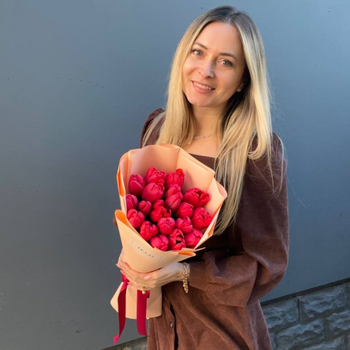  19 красных тюльпанов в Хабаровске