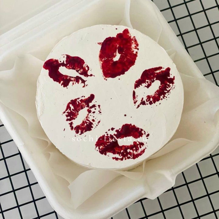 Бенто-торт "Поцелуй" в Хабаровске