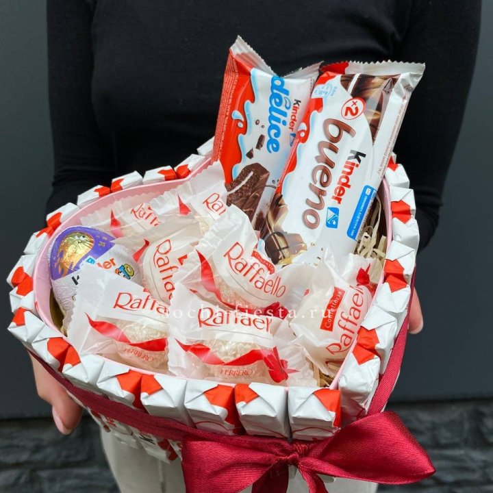 Подарочный набор сердце с Киндерами и Рафаэлло в Хабаровске