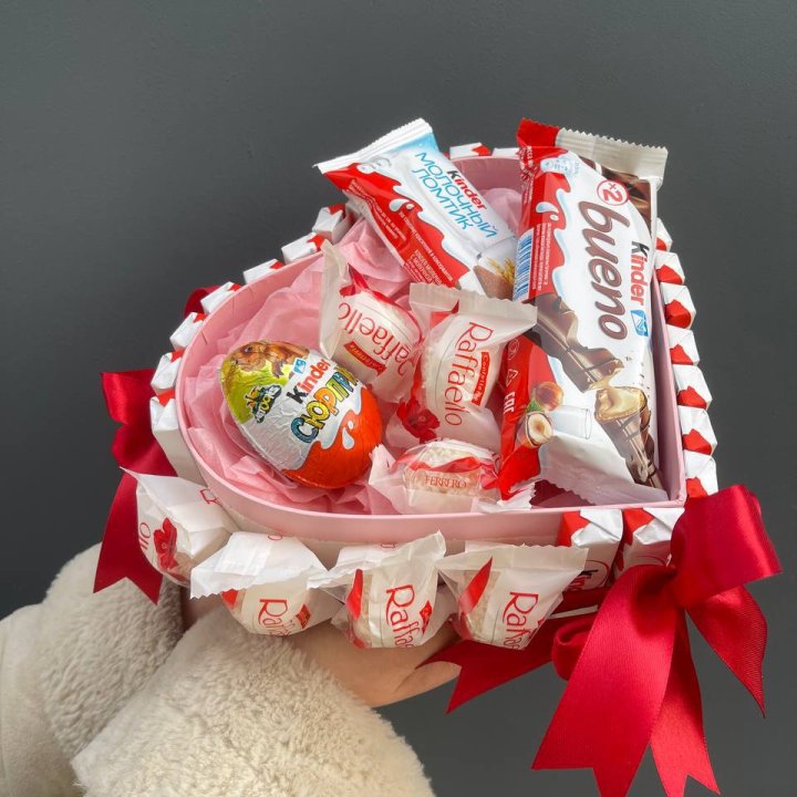 Бокс киндерами и раффаэлло в Хабаровске