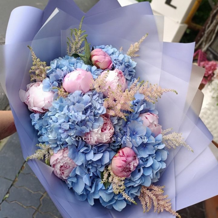 Дизайнерский букет с гортензией №3 в Хабаровске