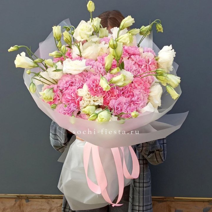 Букет из эустом и диантусов  в Хабаровске