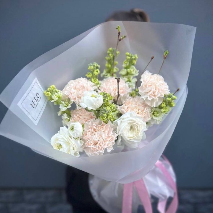 Букет маттиолы и ранункулюсов  в Хабаровске