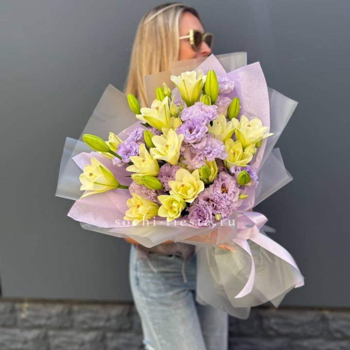  Букет лилий и эустом в Хабаровске