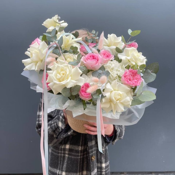 Кашпо с розами в Хабаровске