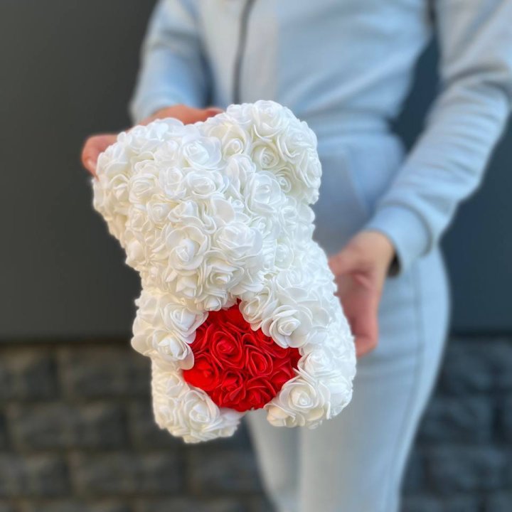 Медведь с красным седцем в Хабаровске