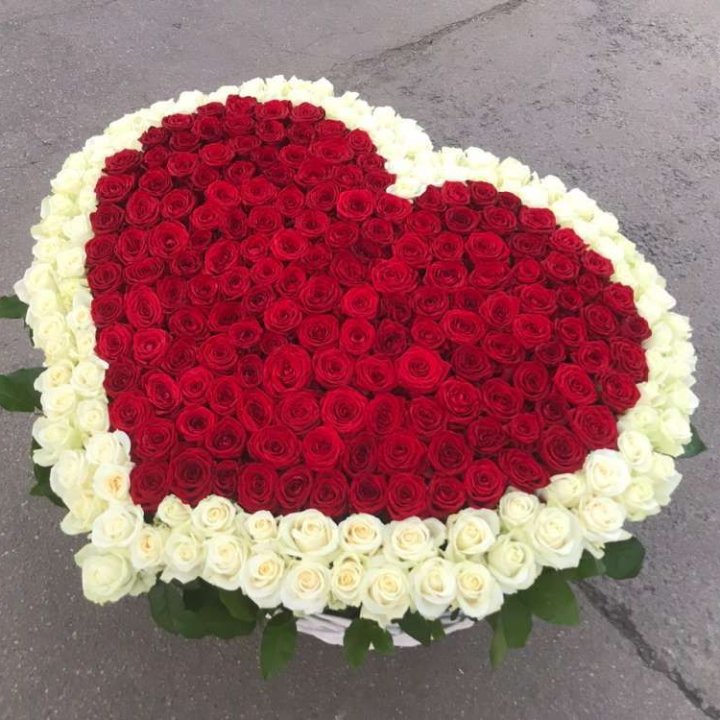 333 розы в корзине в Хабаровске
