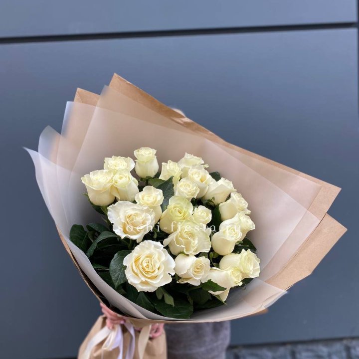  Букет  высоких белых роз   в Хабаровске