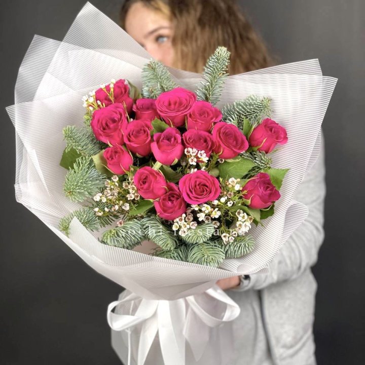 Новогодний букет Елки и Розы в Хабаровске