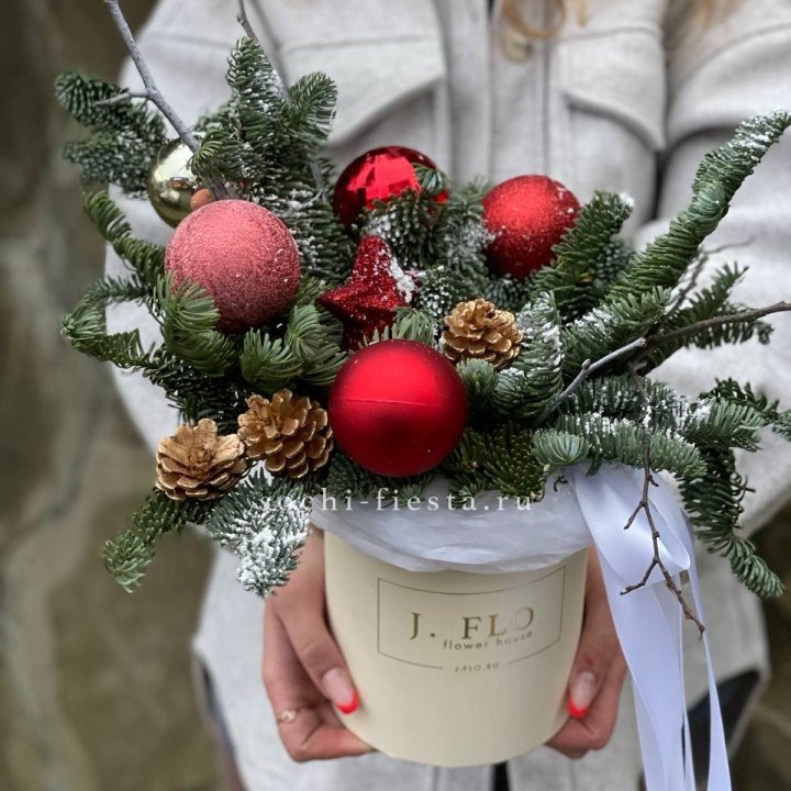 Новогодняя композиция в коробке ред в Хабаровске