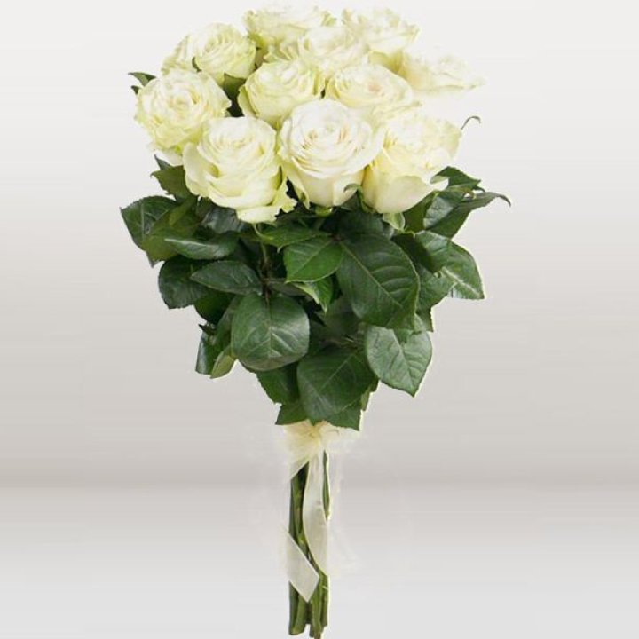 11 белых голландских роз в Хабаровске