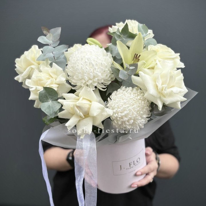 Цветы в шляпной коробке  в Хабаровске