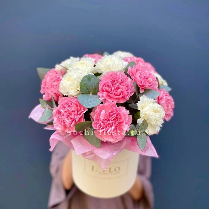 Диантусы в цилиндре в Хабаровске