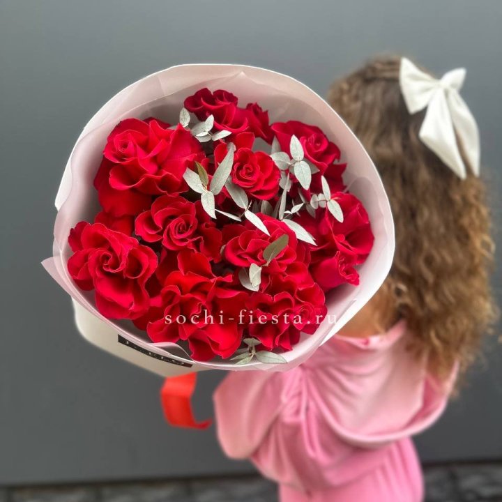 11 Красных французских роз в Хабаровске