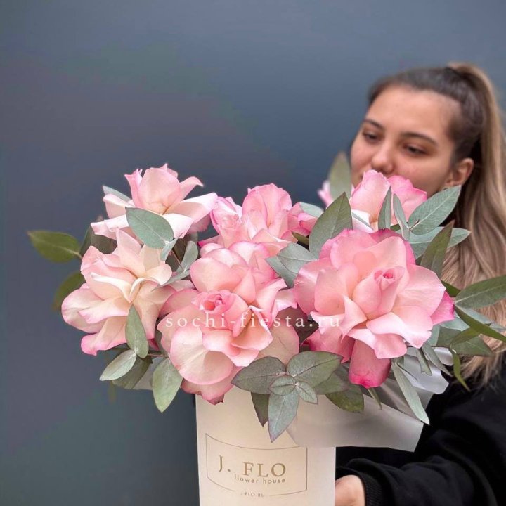 7 Французских роз в боксе в Хабаровске