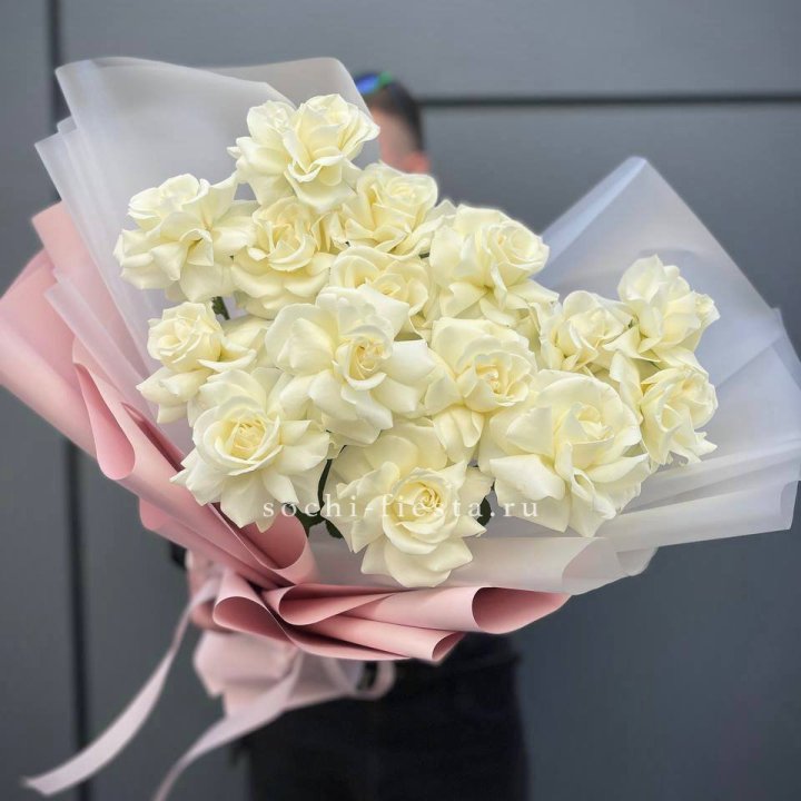 Букет из 15 французских роз Вайт дрим в Хабаровске