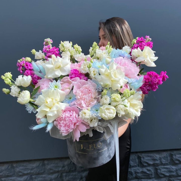 Дизайнерский цилиндр "Пионы гарден" в Хабаровске