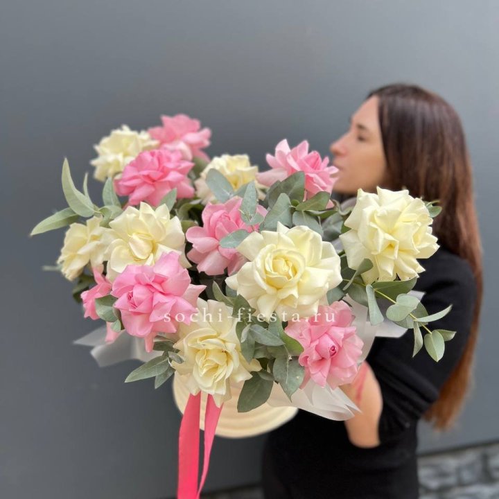 Зефирный бокс из 17 французских роз микс в Хабаровске