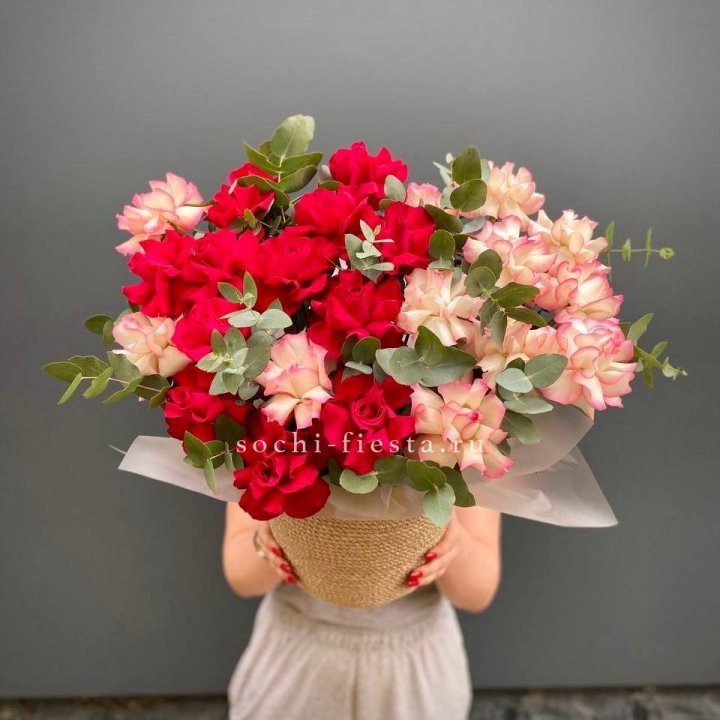 25 Французских роз в джутовом кашпо  в Хабаровске