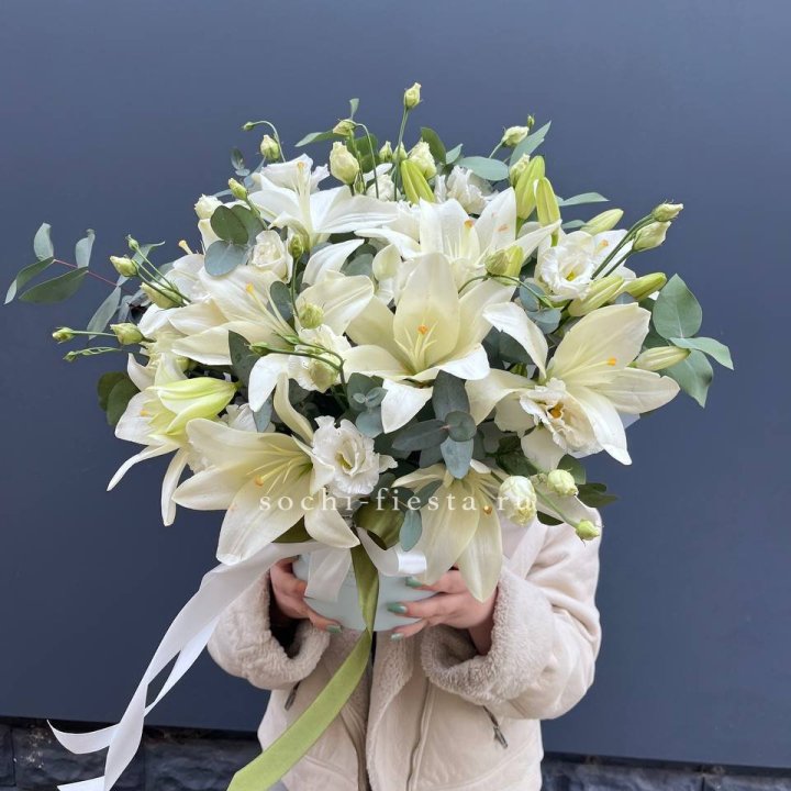 Бокс лилий и эустомы в Хабаровске