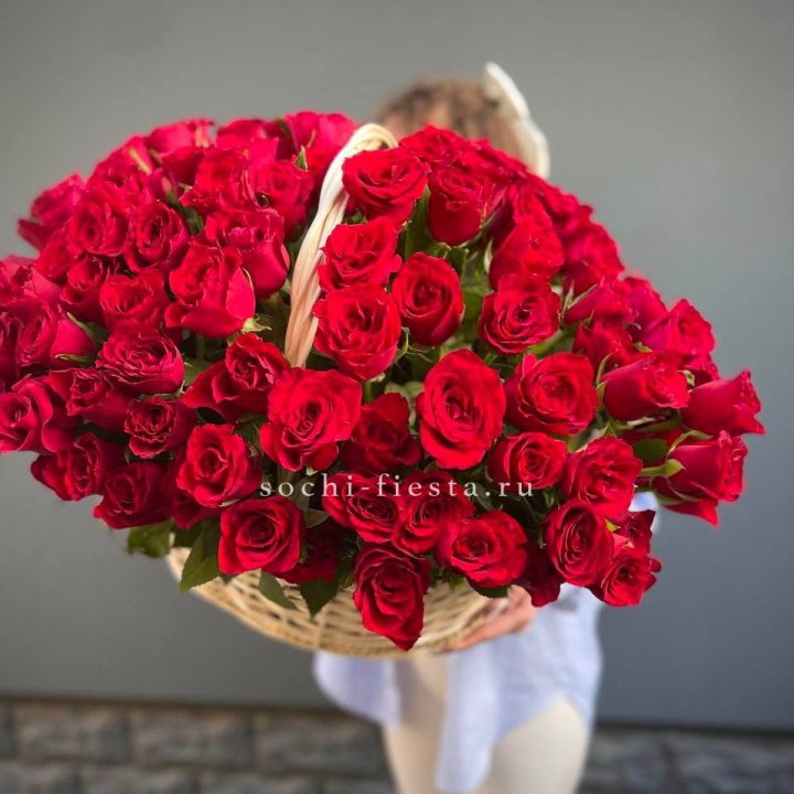 121 красная роза в корзине   в Хабаровске