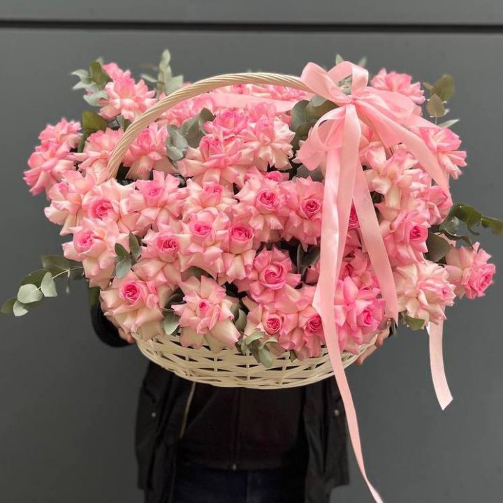 51 розовая роза в корзине в Хабаровске