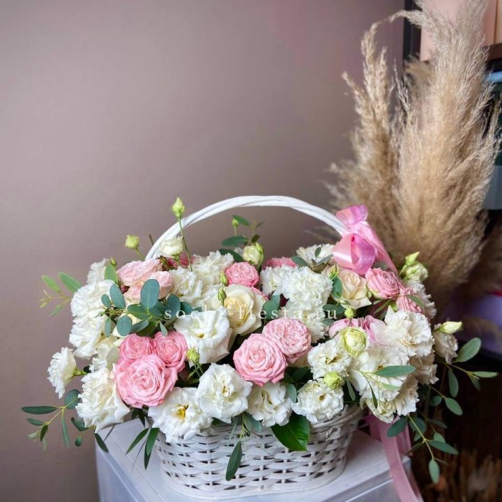 Цветочная корзина "Пинки вайт" в Хабаровске