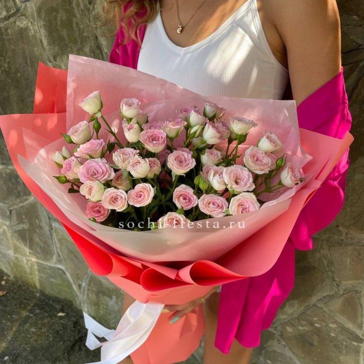 Розовые кустовые розы в Хабаровске