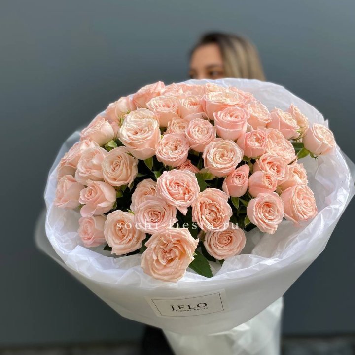 Букет кустовых роз Бомбастик в Хабаровске