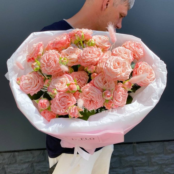 Пионовидные розы Мадам Бомбастик в Хабаровске